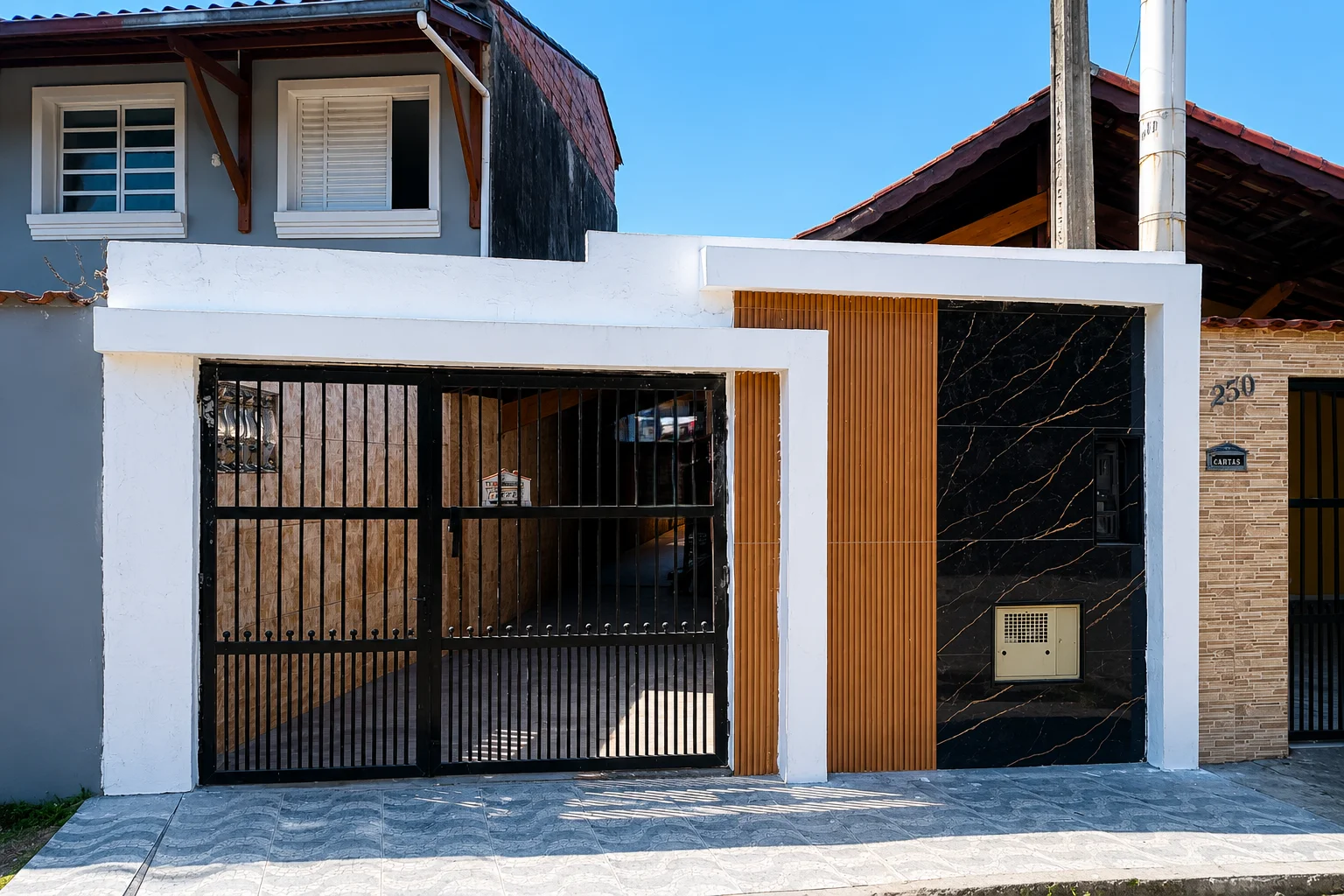 Casa Reformada Próxima à Praia do Pier e Centro Comercial