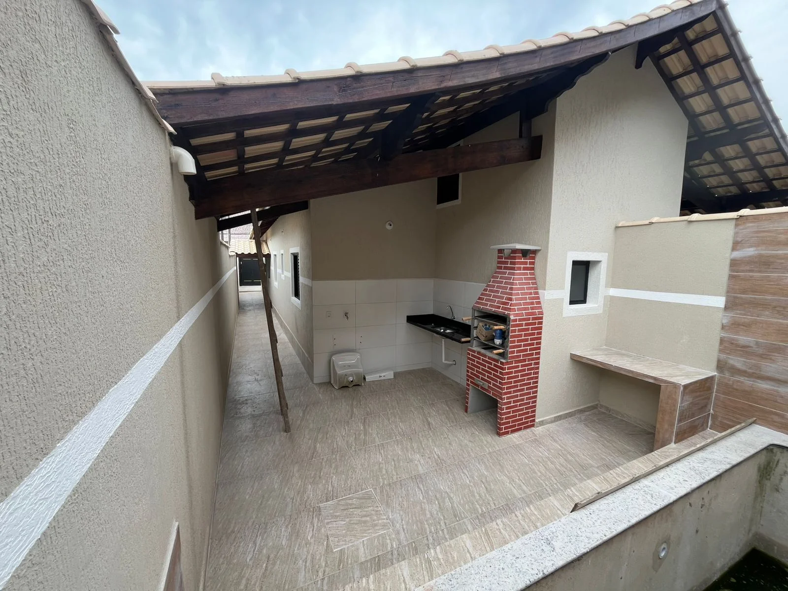 Casa Nova com 2 Suítes, Piscina e Área Gourmet
