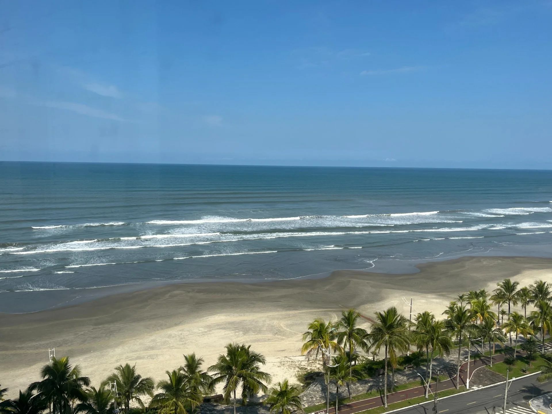 Apartamento com 2 dormitórios mobiliado com vista para o mar