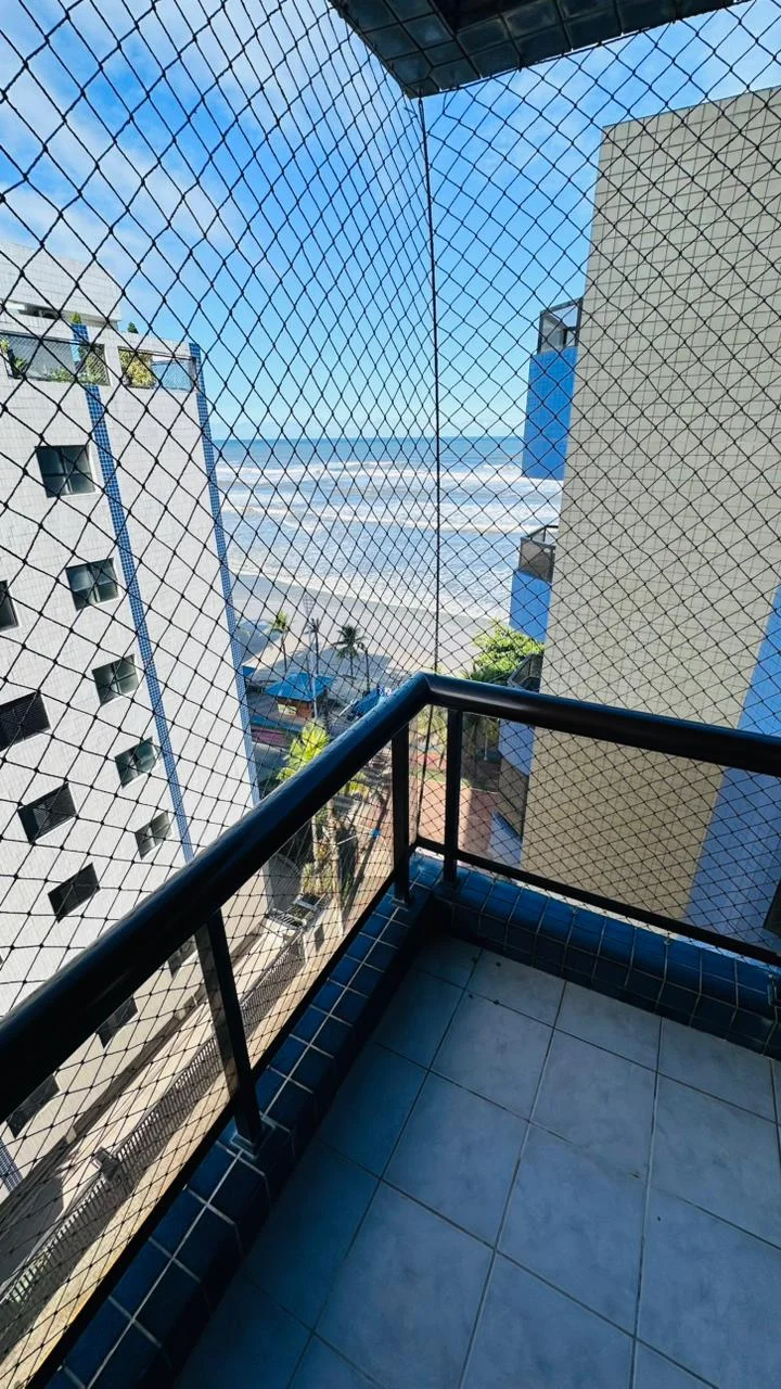 Apartamento com 2 dormitórios mobiliado com vista para o mar