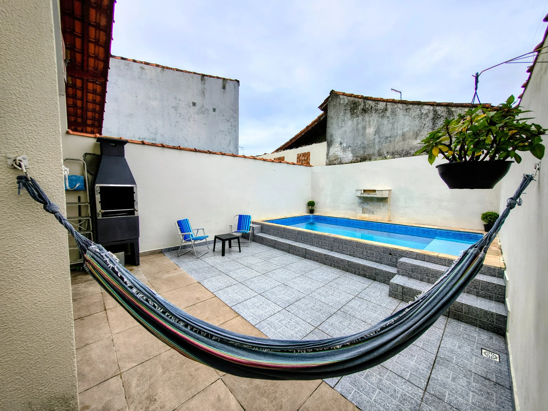 Casa com Piscina e Quintal Amplo Pronta para Morar