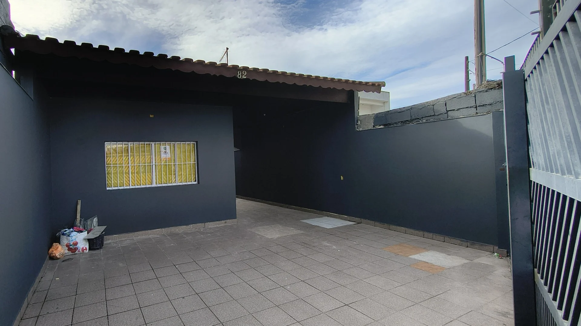 Casa com Quintal Amplo e Área Gourmet a 80m da Praia