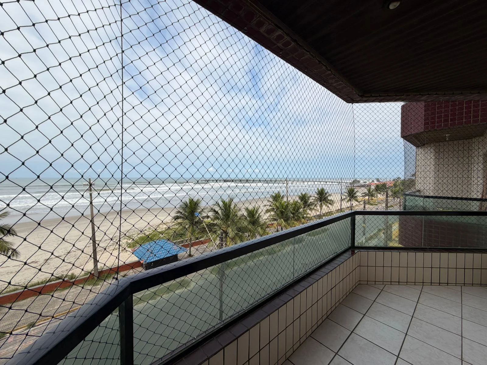 Apartamento Frente Mar com Suíte e Vista Livre