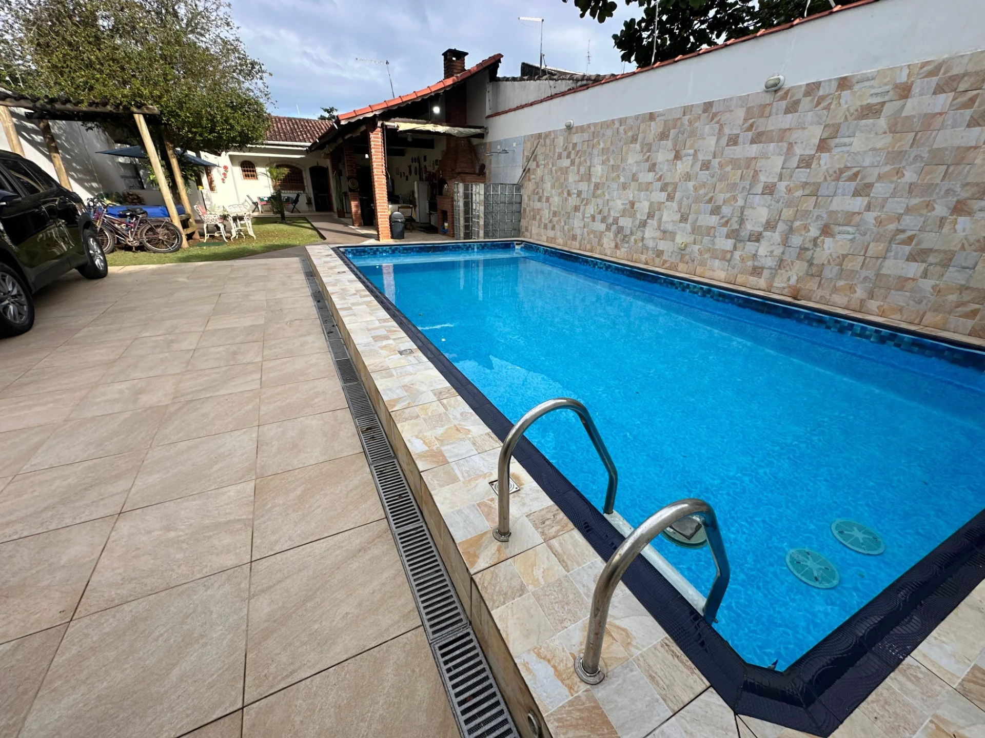 Casa Lote Inteiro Mobiliada com Piscina Grande Perto da Praia