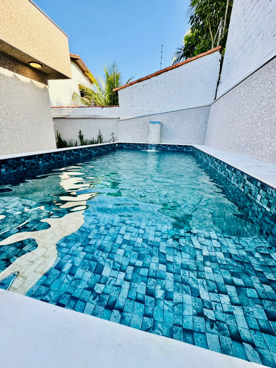 Casas Novas Isoladas c/ Piscina Junto ao Mar
