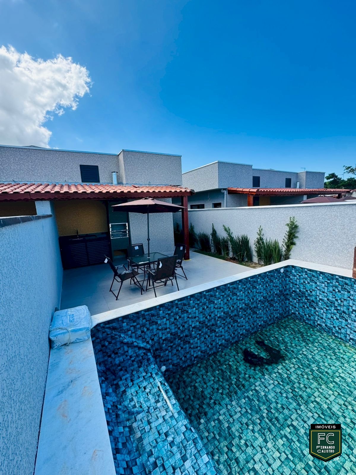 Casa Nova Moderna c/ Piscina e Alto Padrão de Acabamento