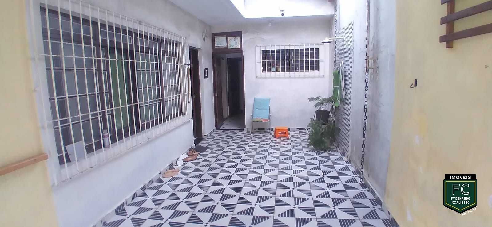 Casa Térrea em Lote Inteiro a 200 Metros da Praia | Quintal e Área Gourmet