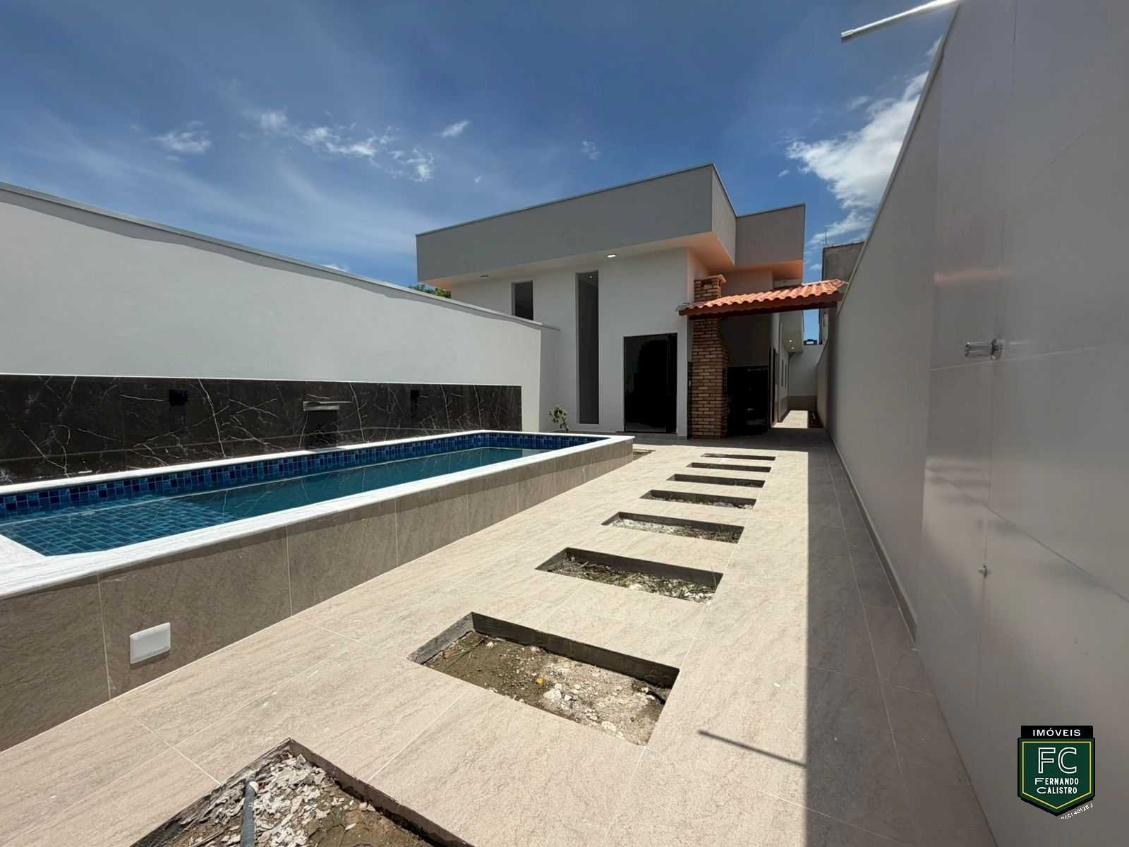 Casa Nova com Piscina e Hidromassagem Próxima da Praia
