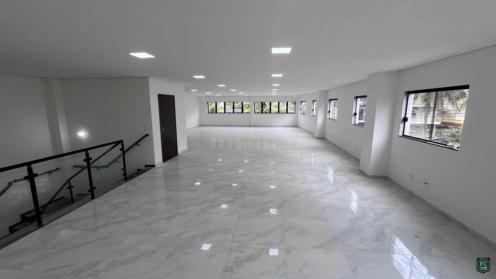 Prédio Comercial Novo p/ Locação no Centro de Mongaguá SP