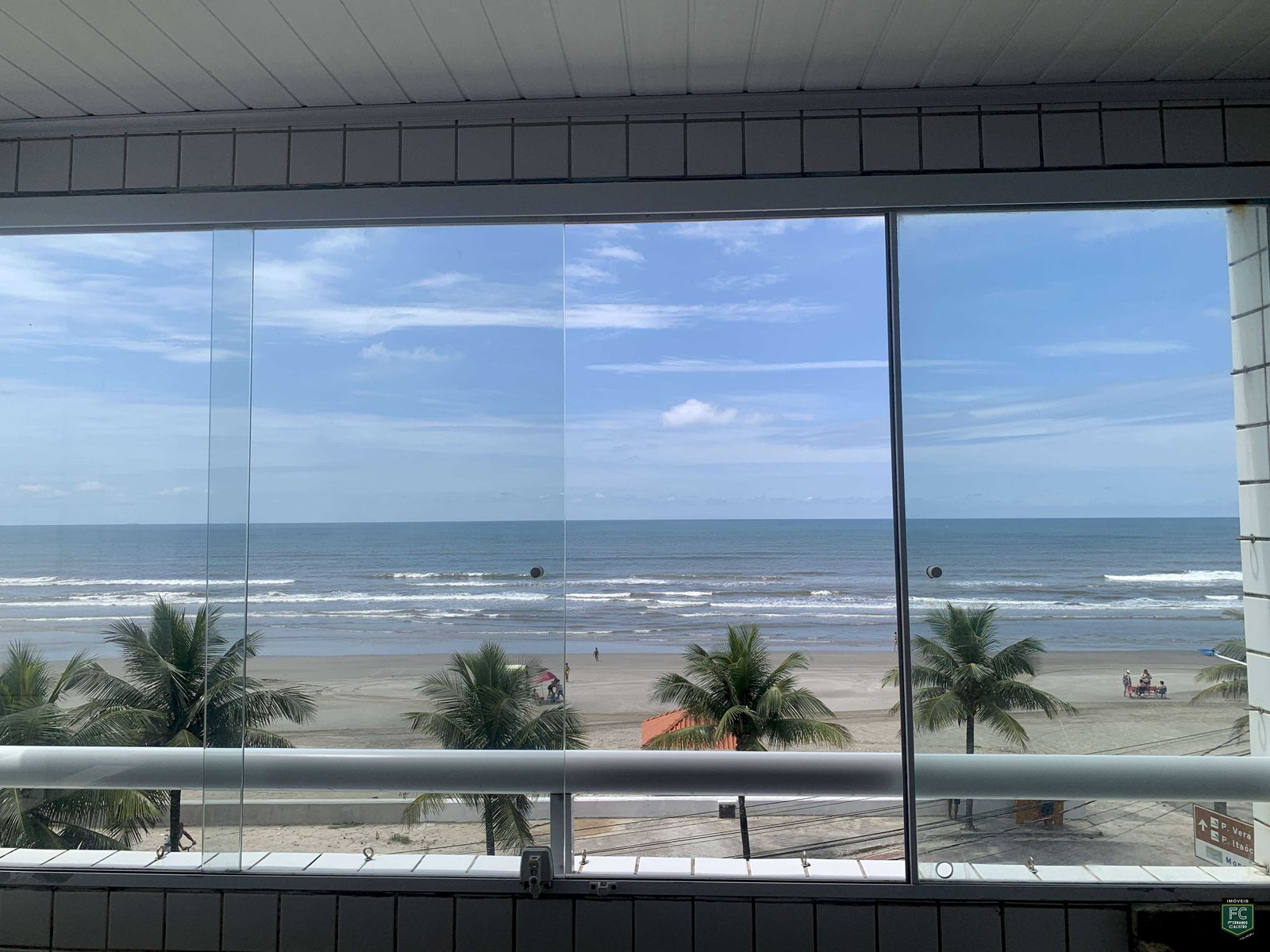 Apartamento com Varanda Gourmet e Vista Frente Mar