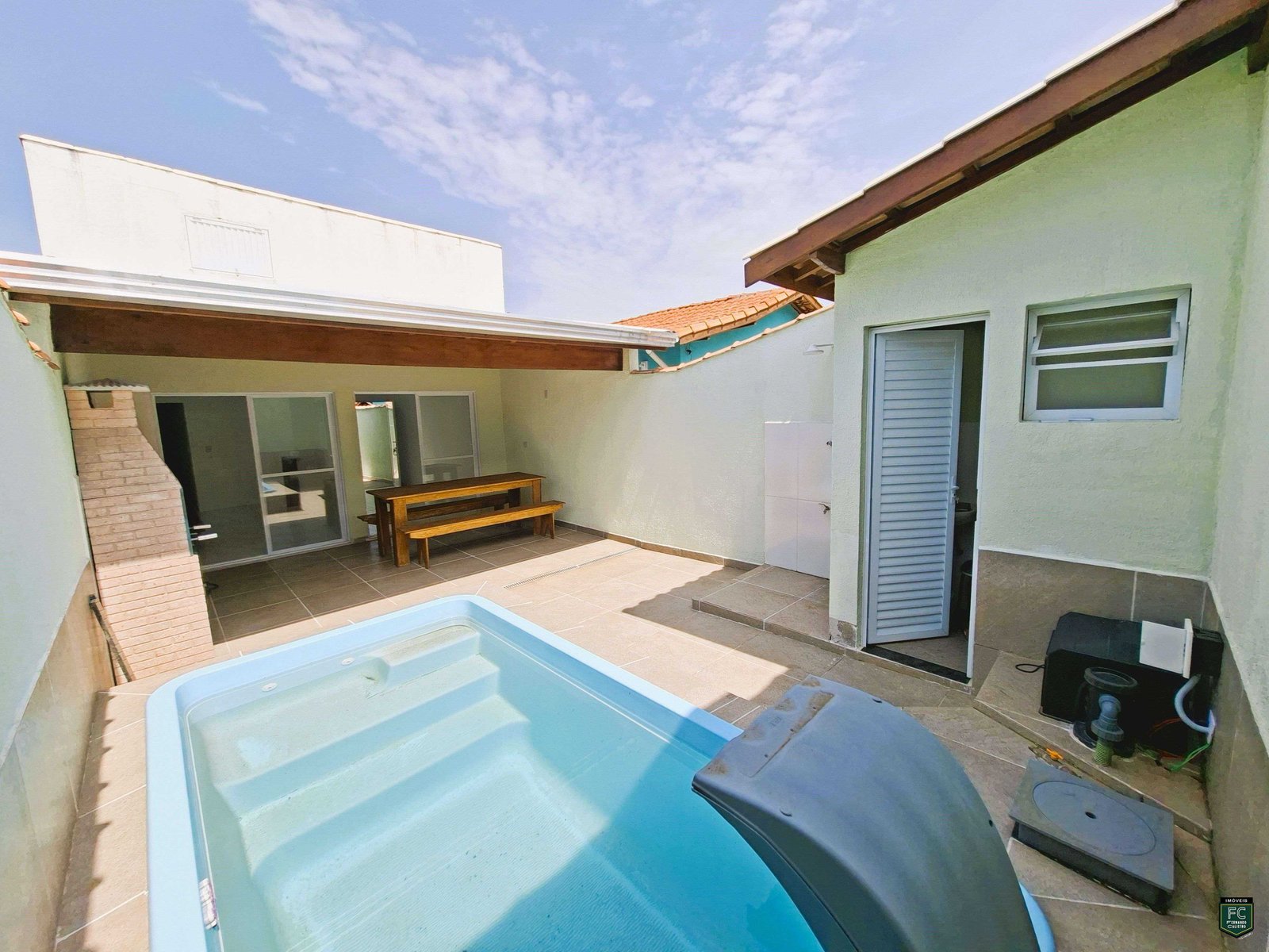 Casa Nova 3 Quartos 2 Suítes, Piscina e Área Gourmet