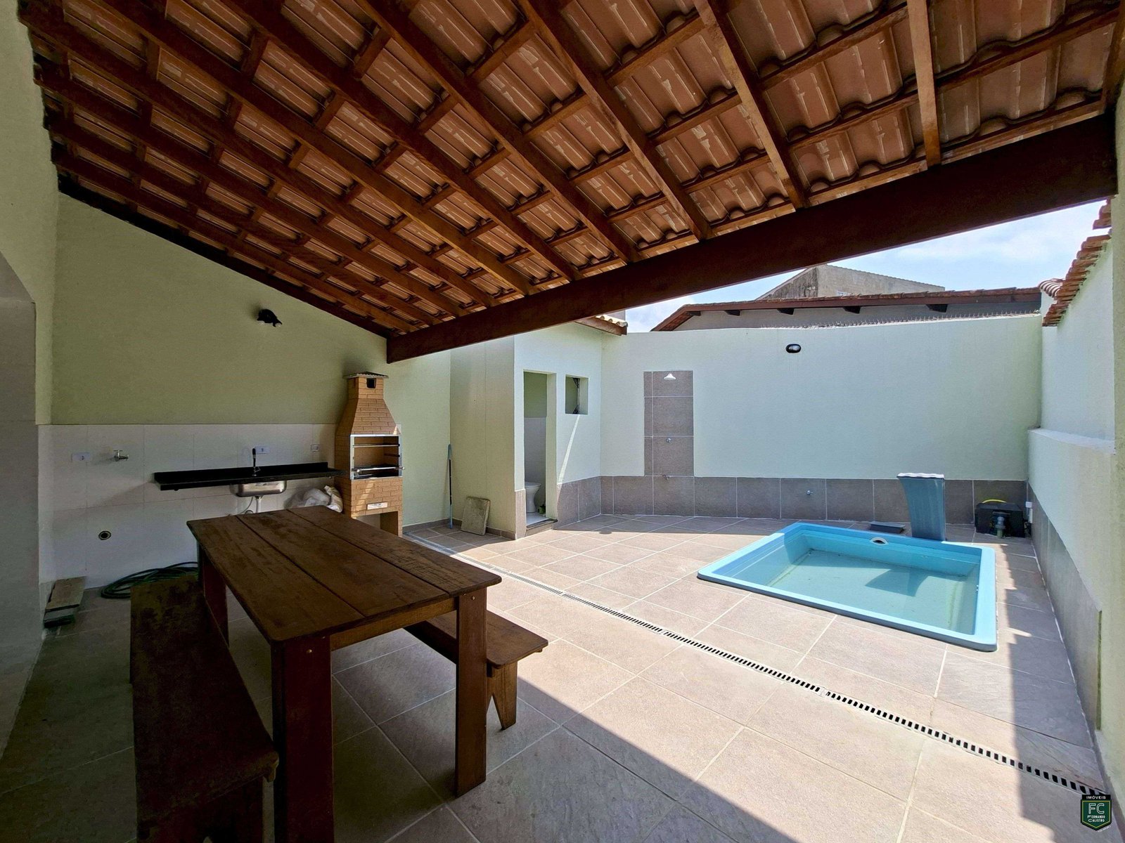 Casa 2 Dorms 1 Suíte com Piscina e Gourmet a 200m da Praia
