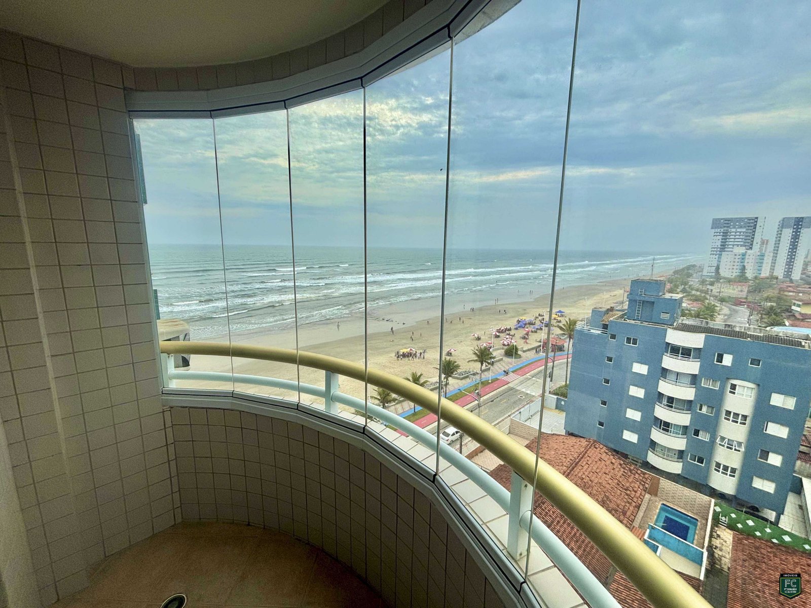 Apartamento Frente Mar com Vista Panorâmica e Lazer Completo