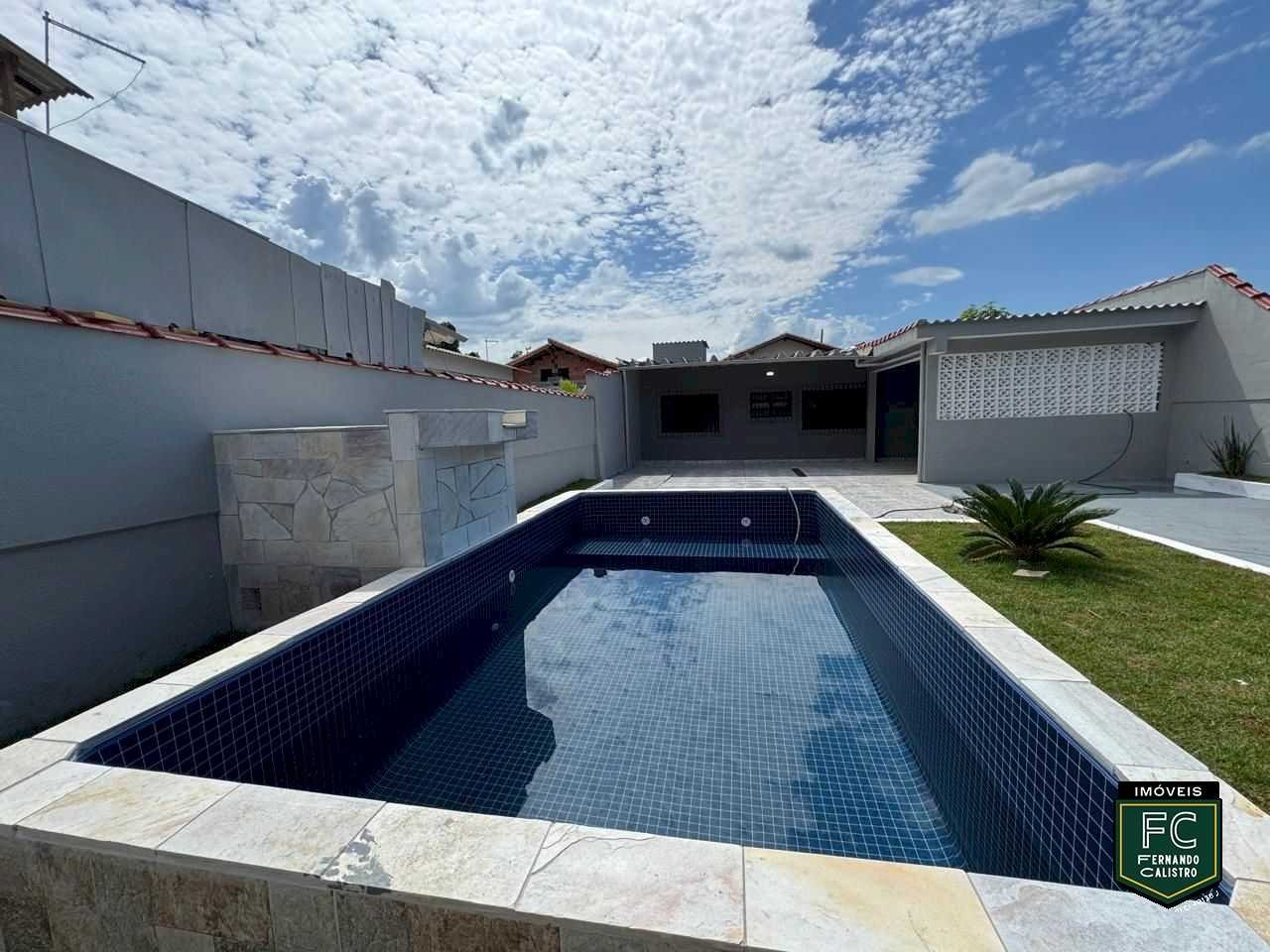 Casa 3 Dorms com Piscina e Gourmet em Lote Inteiro de 253m²