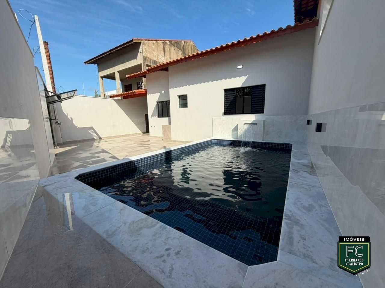 Casa Nova com Piscina e Área Gourmet a 400 mts da praia
