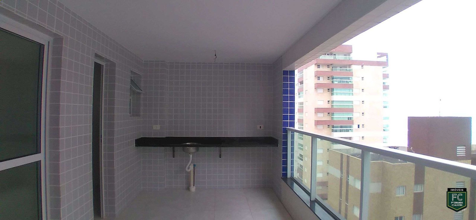APTO 2 DORMS COM VARANDA GOURMET A 50M DA PRAIA