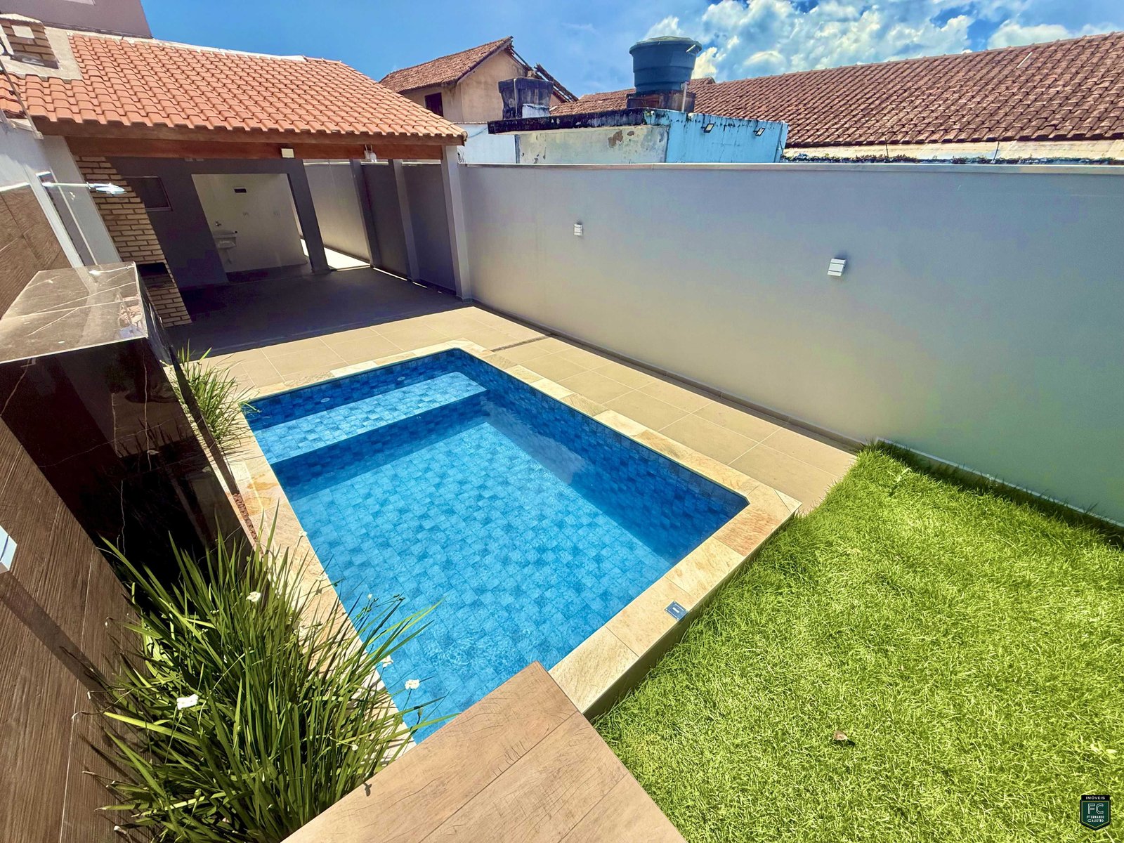 Casa Nova 3 Dorms Suíte Piscina e Área Gourmet c/ Lavabo Ext