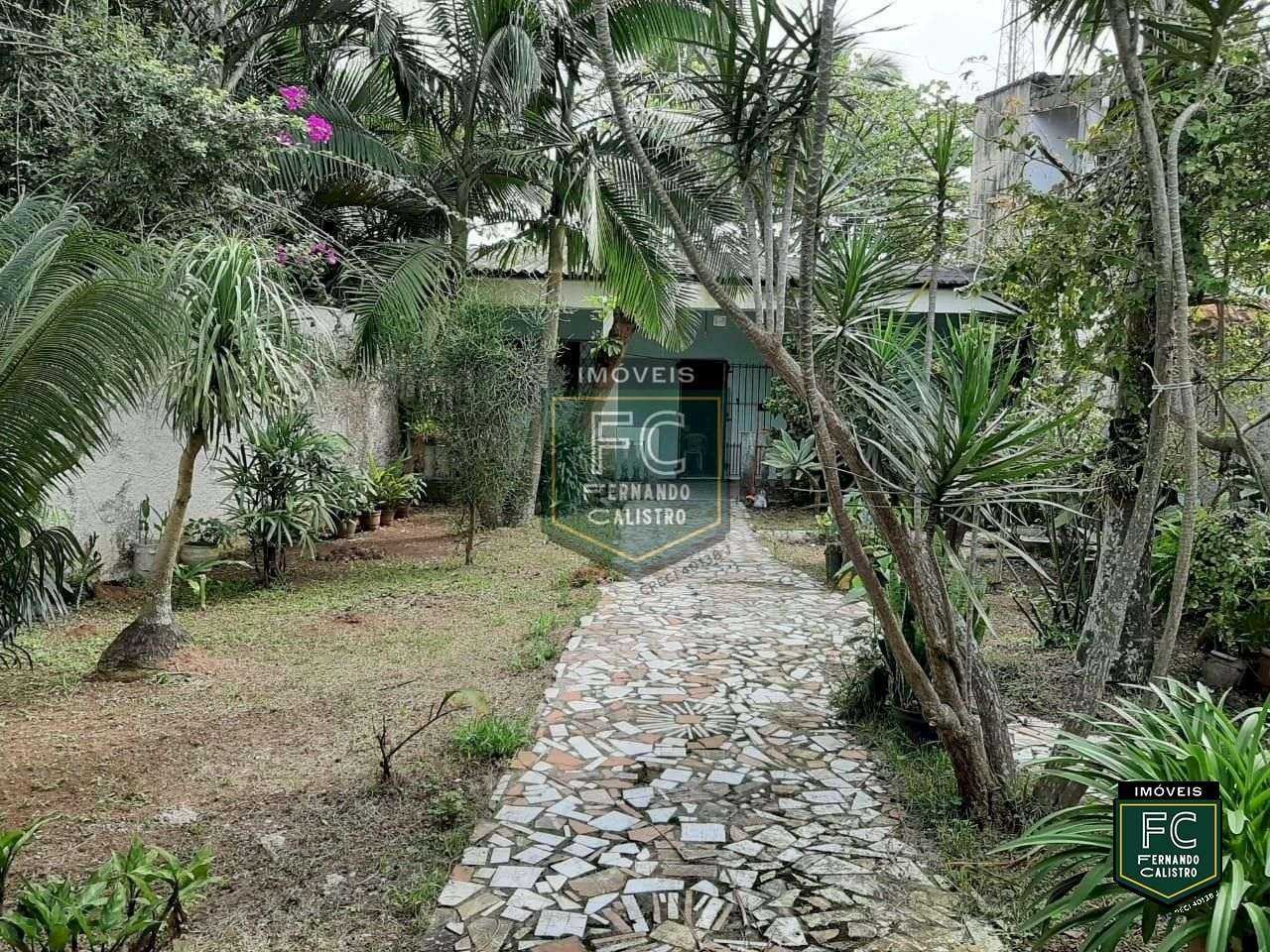 Casa Grande Isolada em Amplo Terreno, Estilo Chácara Praiana