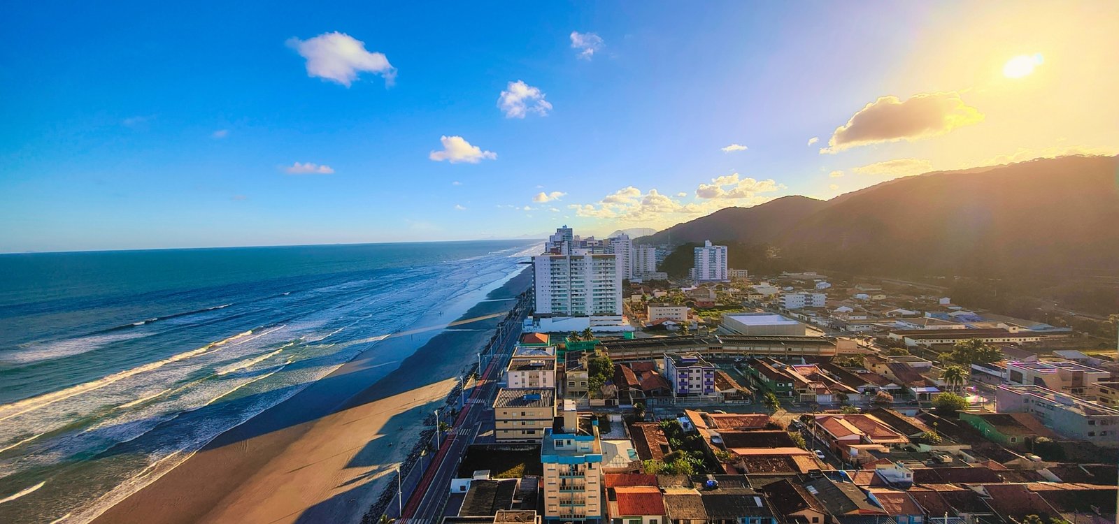 Apartamento com 2 dormitórios mobiliado com vista para o mar